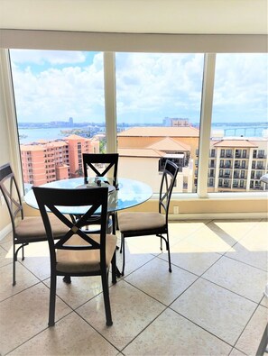 Dining - Beautiful Penthouse Style on Clearwater Beach (Clearwater)