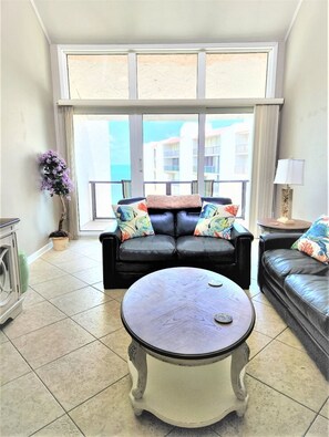 Smart TV - Beautiful Penthouse Style on Clearwater Beach (Clearwater)