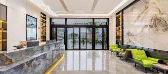 Zhenfeng Business Hotel