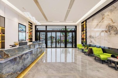Zhenfeng Business Hotel