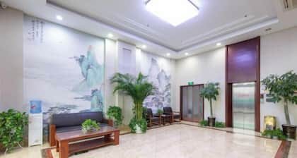 Zhenfeng Business Hotel