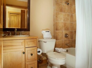 Hair dryer, towels - Ski-in/Ski-out Mountain Condo | Free Parking (Dillon)