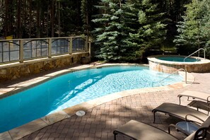 A heated pool - Ski-in/Ski-out Mountain Condo | Free Parking (Dillon)