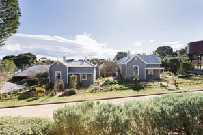 Exterior - Anlaby Station (Hamilton)