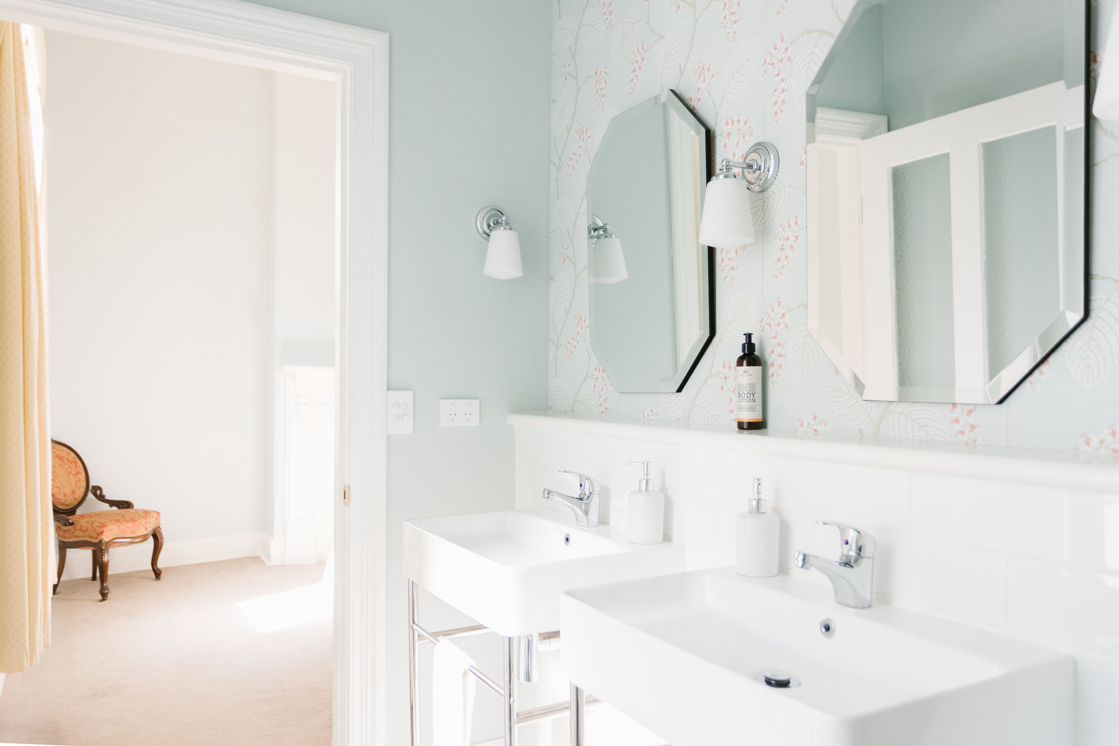 Gardener's Cottage | Kylpyhuone | Designer-hygieniatuotteet, hiustenkuivaaja, kylpytakit, pyyhkeet