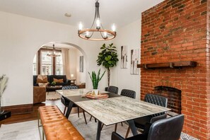 Dining - Oakwood Quarters (Columbus)