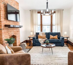 Living area - Oakwood Quarters (Columbus)