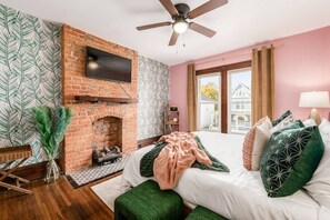 Room - Oakwood Quarters (Columbus)