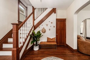 Interior - Oakwood Quarters (Columbus)