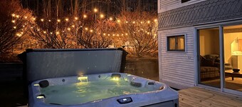 Hot Tub - 7 bedrooms - 5 minutes from Okemo Ski - enchanting 200 year old VT inn