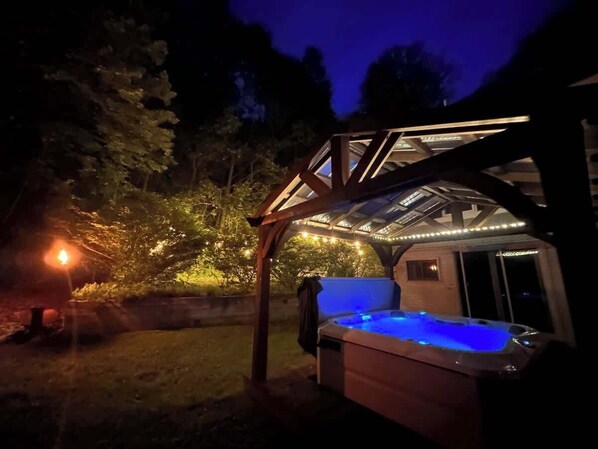 Bain à remous extérieur