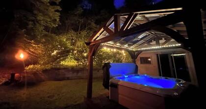 $0 Fees 7 Bdrms 9 Bthrms Minutes to Okemo Hot Tub