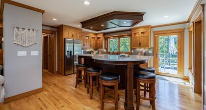 Entertainers Paradise House + Shop