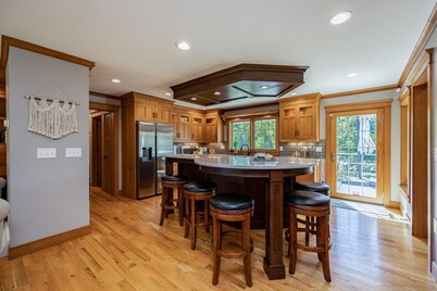 Entertainers Paradise House + Shop