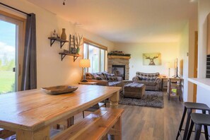 Smart TV, fireplace, DVD player, books