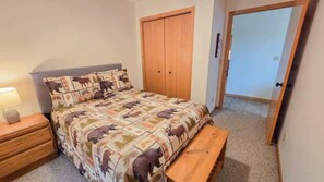 4 bedrooms, desk, iron/ironing board, free WiFi - 5th Fairway Retreat- Hot Tub-Views-Golf Course (Red Lodge)