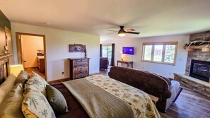 4 chambres, bureau, fer et planche à repasser, accès au Wi-Fi (inclus)