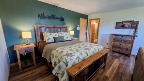 4 bedrooms, desk, iron/ironing board, free WiFi - 5th Fairway Retreat- Hot Tub-Views-Golf Course (Red Lodge)