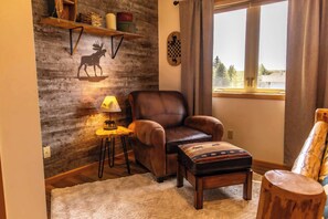 Smart TV, fireplace, DVD player, books