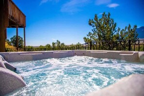 Outdoor spa tub - Bannock Trail Lodge-Sleeps 19-Pet-Friendly-Hot Tub (Red Lodge)