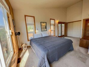 8 bedrooms, desk, iron/ironing board, free WiFi - Bannock Trail Lodge-Sleeps 19-Pet-Friendly-Hot Tub (Red Lodge)