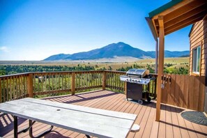 Outdoor dining - Bannock Trail Lodge-Sleeps 19-Pet-Friendly-Hot Tub (Red Lodge)