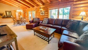 Living area - Bison Turf- Hot Tub-Views - Close to Downtown (Red Lodge)