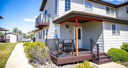 Comfortable Townhome - Mountain Views