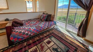 Room - Black Bear Den- Mountain Views - Close to Downtown (Red Lodge)
