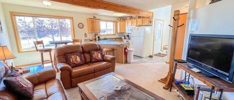 TV connectée, lecteur de DVD, espaces bureaux