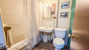 Haartrockner, Handtücher, Seife, Shampoo