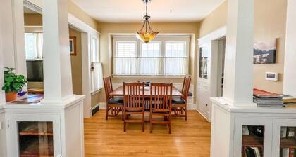 Craftsman Cottage- In Town -Pet Friendly