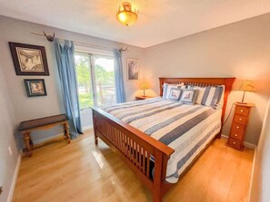 5 chambres, fer et planche à repasser, lit de bébé portatif