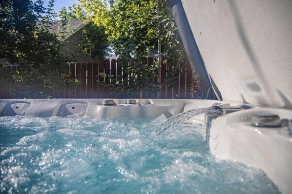 Outdoor spa tub