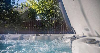 Cute home close to downtown with hot tub