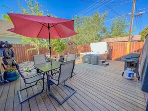 Outdoor dining - Montana Dream - Hot Tub - In Town (Red Lodge)