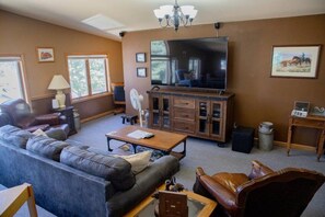 TV connectée, lecteur de DVD, chaîne hi-fi, espaces bureaux