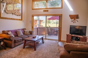 Smart TV, fireplace, DVD player - Beautiful Townhome on the 9th Fairway of Red Lodge Golf Course (Red Lodge)