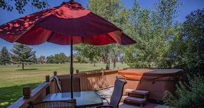 Mountain View Lodge-Hot Tub-Views-Close to Town
