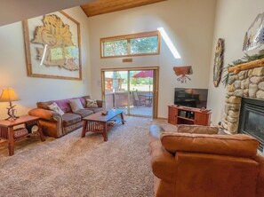 Smart TV, fireplace, DVD player, offices