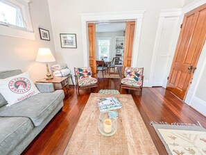 تلفزيون ذكي، مشغل دي في دي، كُتُب، مكتب