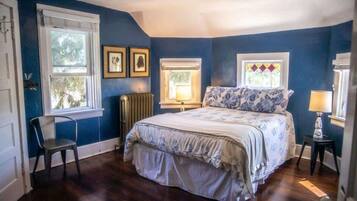 3 quartos, ferros/tábuas de passar roupa, berço de viagem