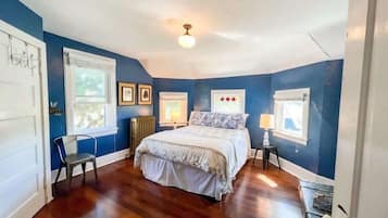 3 bedrooms, iron/ironing board, travel crib, WiFi (free)