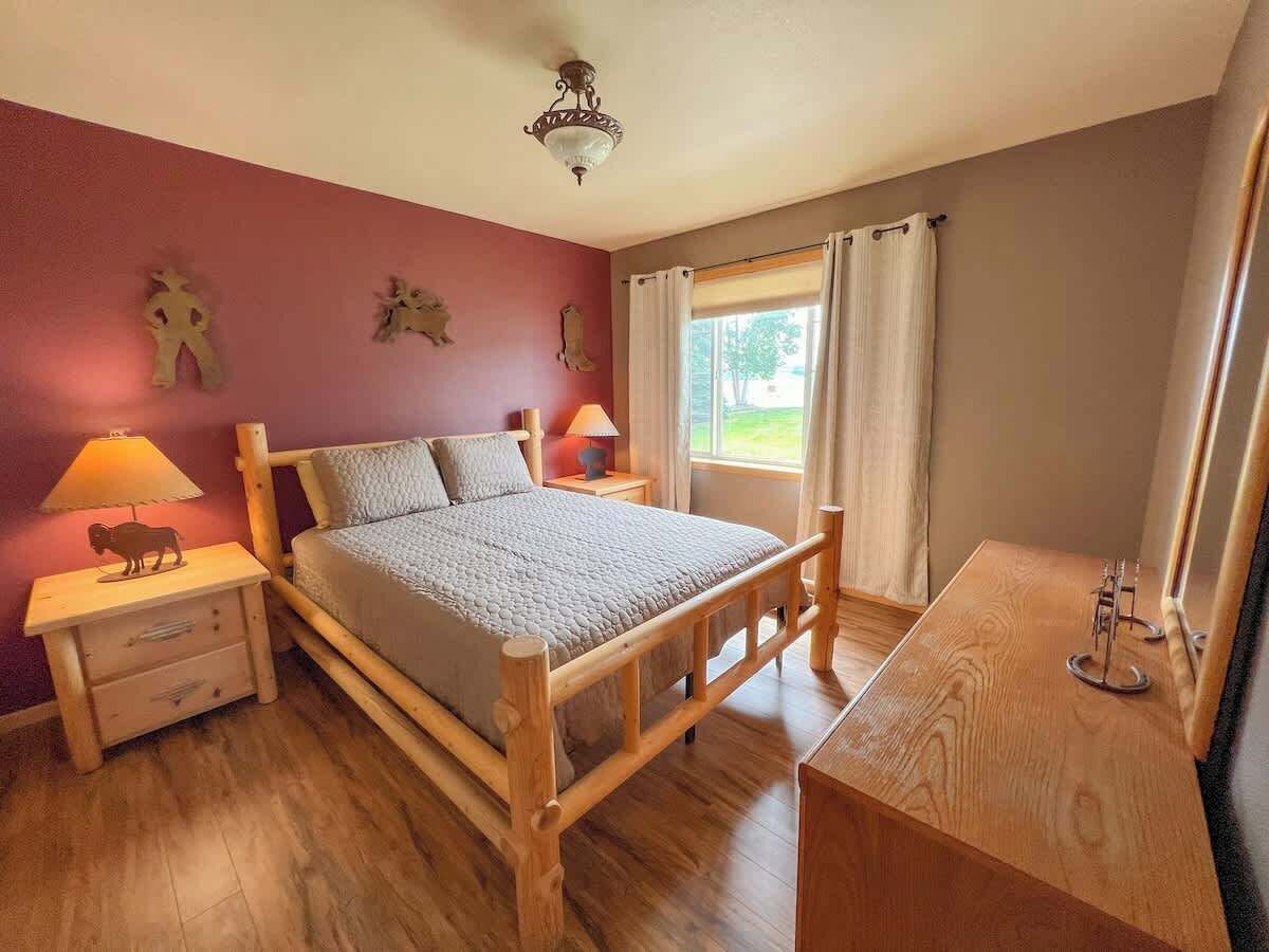 3 bedrooms, desk, iron/ironing board, free WiFi