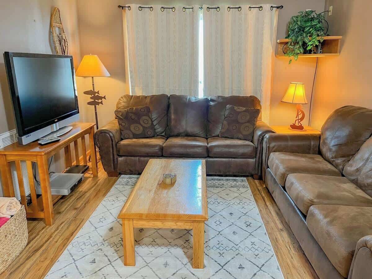 TV, DVD player, books, offices