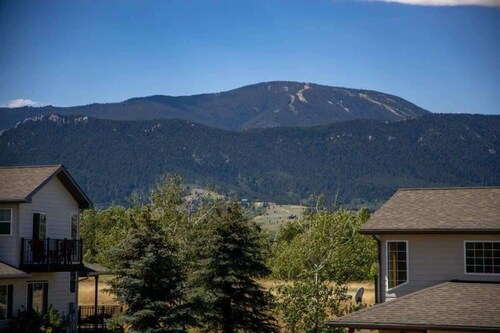 Villa South- Hot Tub- Mountain Views- Pet Friendly