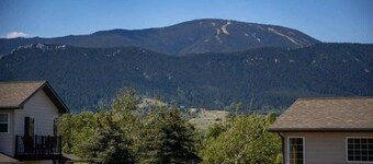 Villa South- Hot Tub- Mountain Views- Pet Friendly