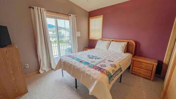 3 soverom, skrivebord, strykejern/-brett og wi-fi (inkludert)