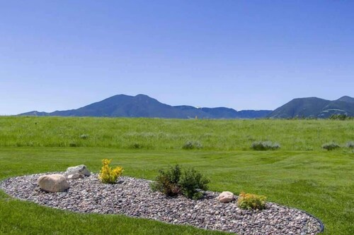 Villa South- Hot Tub- Mountain Views- Pet Friendly