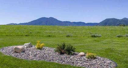 Villa South- Hot Tub- Mountain Views- Pet Friendly